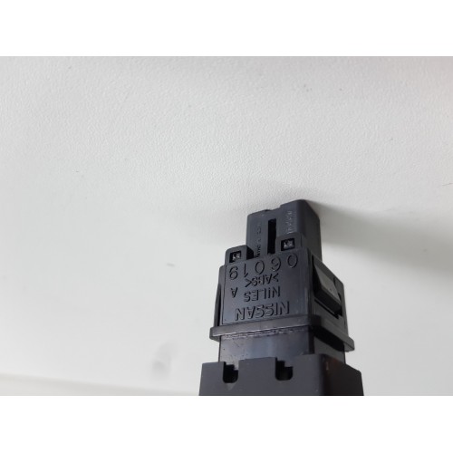 Botão Interruptor Pisca Alerta Nissan March 2015 - Original