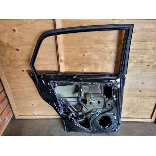 Porta Traseira Esquerda Nissan Tiida Sedan 2011 2012 2013