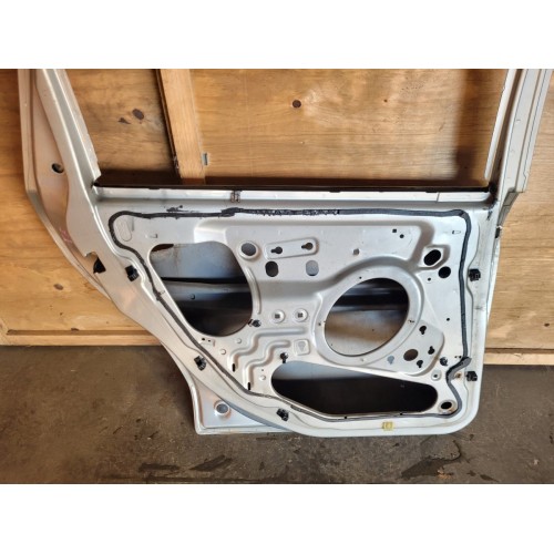 Porta Traseira Esquerda Ford Mondeo Sw 1997 1998 C/detalhe